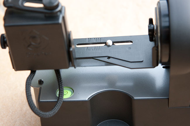 The built-in spirit level on the GigaPan The built-in spirit level on the GigaPan